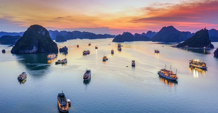 Selecting your transportation to Ha Long Bay